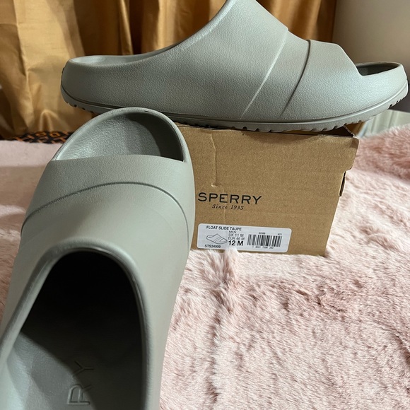 Sperry - Picture 2 of 5